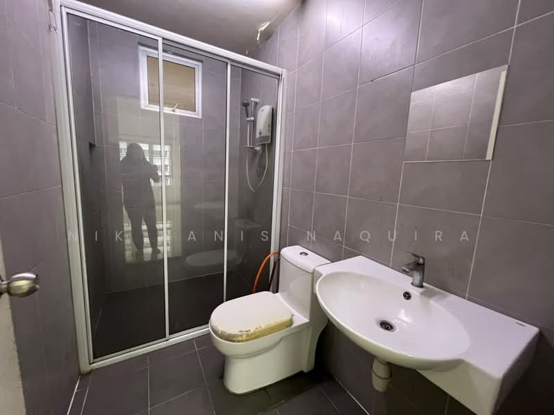 Service Residence for Rent at Savanna Executive Suite @ Southville City - Nik Hanis Naquira - Bathroom - PropertyGuru.com.my