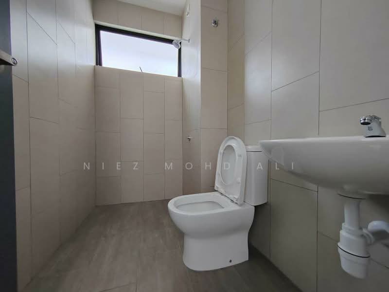 Semi-Detached House for Sale in Kajang (Selangor) - Niez Mohd Ali - Bathroom - PropertyGuru.com.my