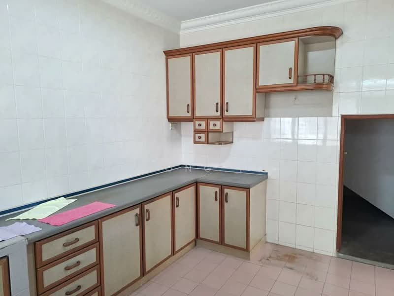 Semi-Detached House for Sale in Taman Pelangi (Johor Bahru) - Ee Fong Toh - Kitchen - PropertyGuru.com.my