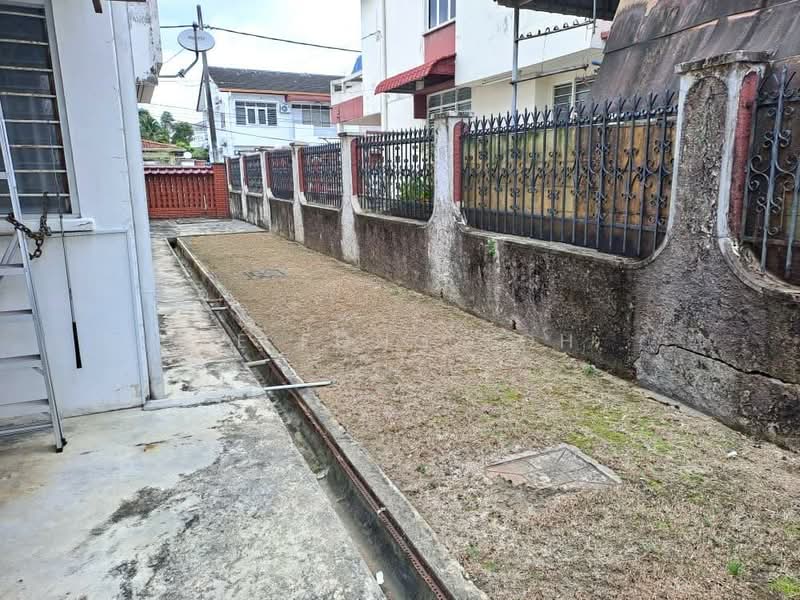 Semi-Detached House for Sale in Taman Pelangi (Johor Bahru) - Ee Fong Toh - PropertyGuru.com.my