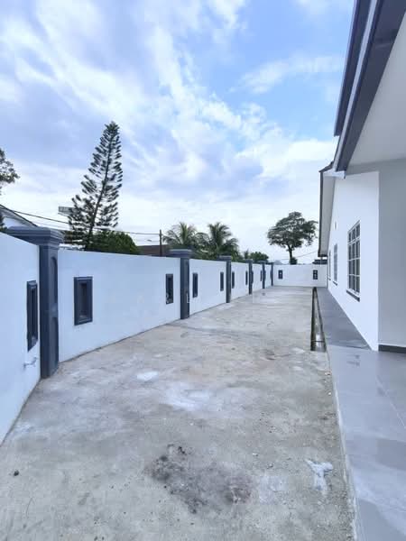 1-storey Terraced House for Sale in Taman Johor Jaya (Johor Bahru) - Karl Lim - Exterior - PropertyGuru.com.my