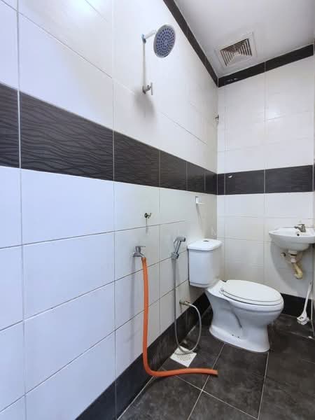 1-storey Terraced House for Sale in Taman Johor Jaya (Johor Bahru) - Karl Lim - Bathroom - PropertyGuru.com.my