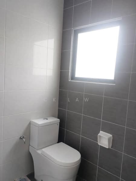 Rumah Teres 1.5-Tingkat untuk Disewa di Taman Akasia (Semenyih) - CK Law - Bathroom - PropertyGuru.com.my