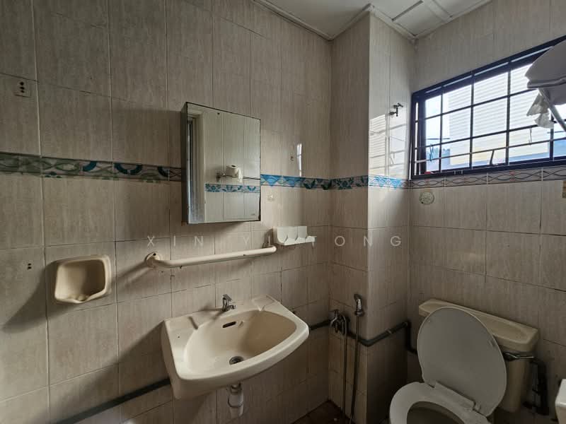Rumah Teres untuk Dijual di Batu 9 (Cheras) - Xin Yi Tong - Bathroom - PropertyGuru.com.my