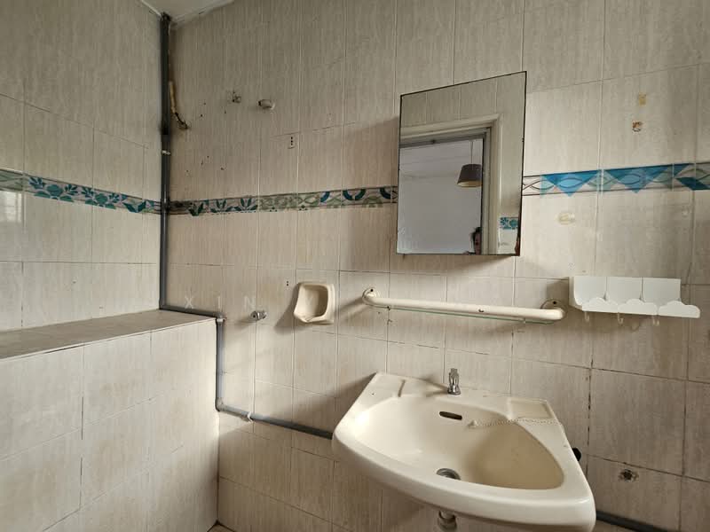 Rumah Teres untuk Dijual di Batu 9 (Cheras) - Xin Yi Tong - Bathroom - PropertyGuru.com.my
