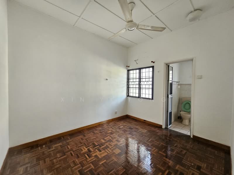 Rumah Teres untuk Dijual di Batu 9 (Cheras) - Xin Yi Tong - Bathroom - PropertyGuru.com.my