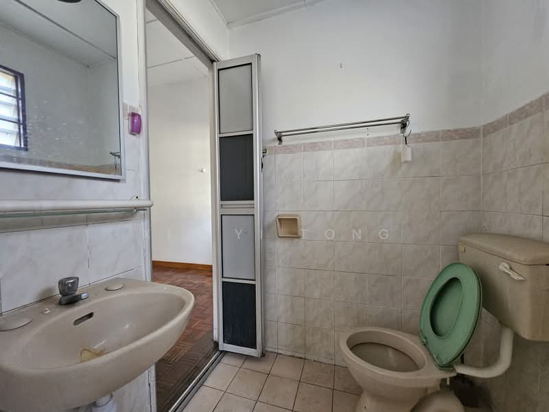 Rumah Teres untuk Dijual di Batu 9 (Cheras) - Xin Yi Tong - Bathroom - PropertyGuru.com.my
