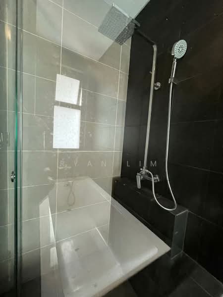 Servis Apartment untuk Disewa di Setia Sky 88 - Ryan Lim - Bathroom - PropertyGuru.com.my