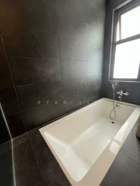 Servis Apartment untuk Disewa di Setia Sky 88 - Ryan Lim - Bathroom - PropertyGuru.com.my