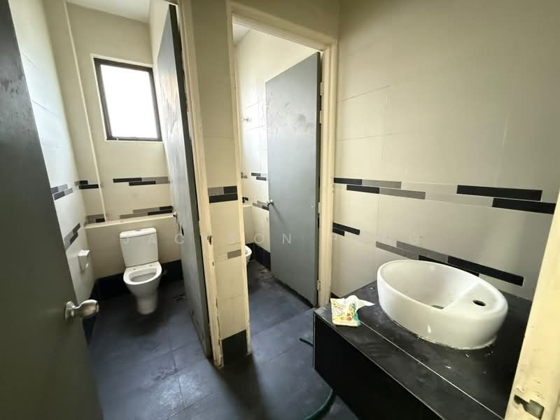 Factory for Sale in Eco Business Park 1 (Johor Bahru) - Jackson Pang - Bathroom - PropertyGuru.com.my