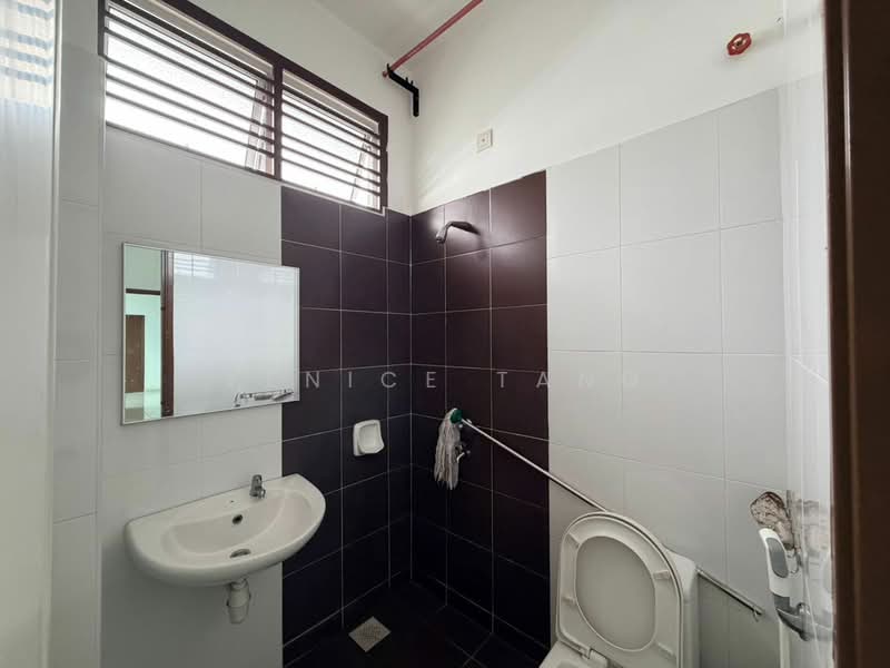 2-storey Terraced House for Sale in Rini Hills 2 (Skudai) - Venice Tang - Bathroom - PropertyGuru.com.my