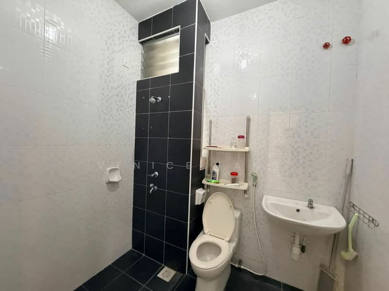 2-storey Terraced House for Sale in Rini Hills 2 (Skudai) - Venice Tang - Bathroom - PropertyGuru.com.my