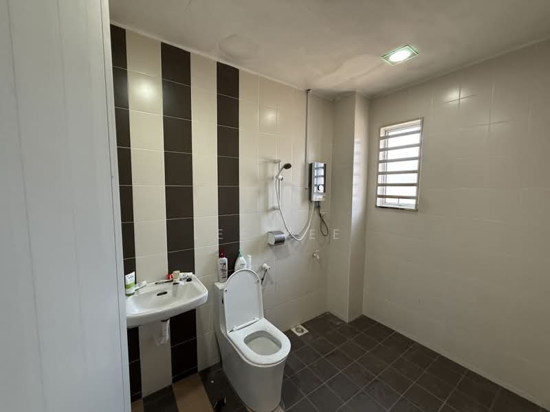 Terraced House for Sale in Taman Evergreen Heights (Batu Pahat) - Lee Kee - Bathroom - PropertyGuru.com.my