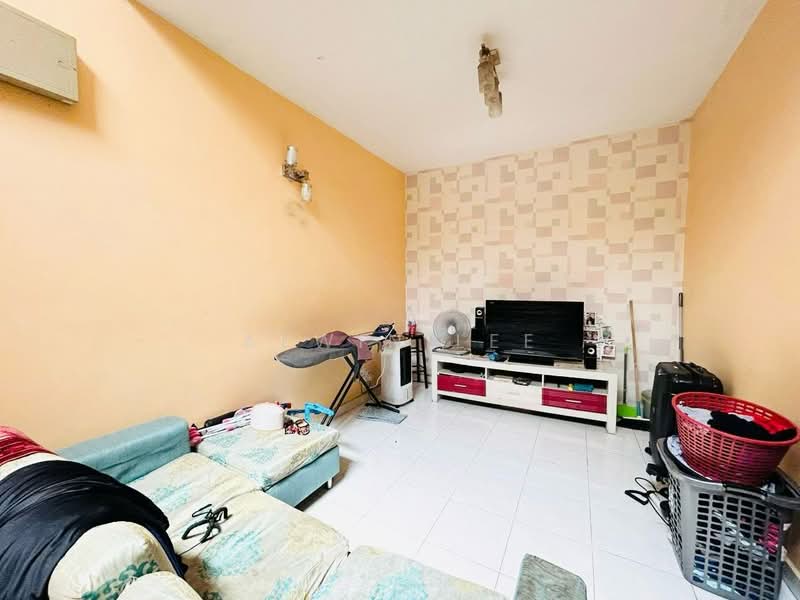 Rumah Teres 2 Tingkat untuk Dijual di Sutera Damansara (Damansara Damai) - Alwin Lee - Living Room - PropertyGuru.com.my
