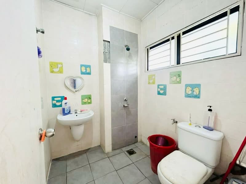 Rumah Teres 2 Tingkat untuk Dijual di Sutera Damansara (Damansara Damai) - Alwin Lee - Bathroom - PropertyGuru.com.my