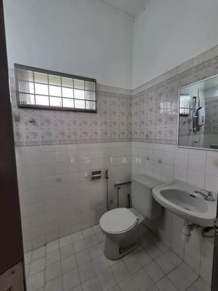 2-storey Terraced House for Sale in Usj 6 (Subang Jaya) - KG Tan - Bathroom - PropertyGuru.com.my