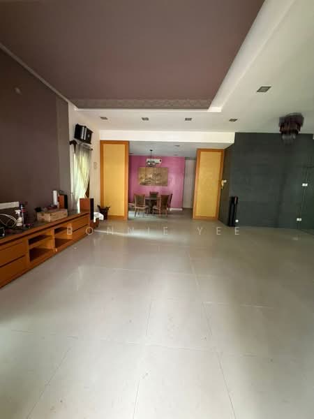 Semi-Detached House for Rent in Taman Bukit Serdang (Seri Kembangan) - Bonnie Yee - Living Room - PropertyGuru.com.my