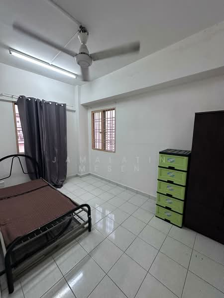 Pangsapuri untuk Disewa di Sri Dahlia - Jamalatin Mesen - Bedroom - PropertyGuru.com.my