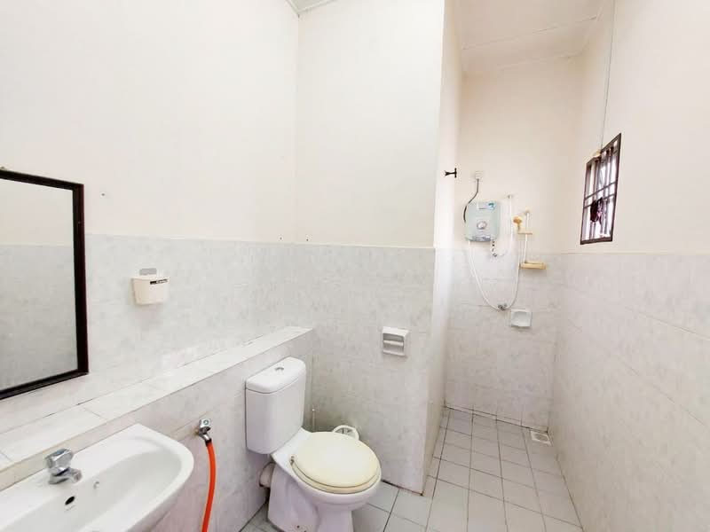 Semi-Detached House for Rent in Bandar Bukit Mahkota (Bangi) - JUMIDAH (JUE) - Bathroom - PropertyGuru.com.my