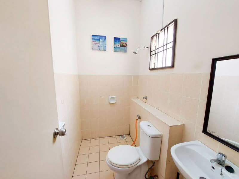 Semi-Detached House for Rent in Bandar Bukit Mahkota (Bangi) - JUMIDAH (JUE) - Bathroom - PropertyGuru.com.my