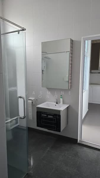 Servis Apartment untuk Disewa di THE SENAI GARDEN (PANGSAPURI IMPIAN SENAI) - Jasmine Ong - Bathroom - PropertyGuru.com.my