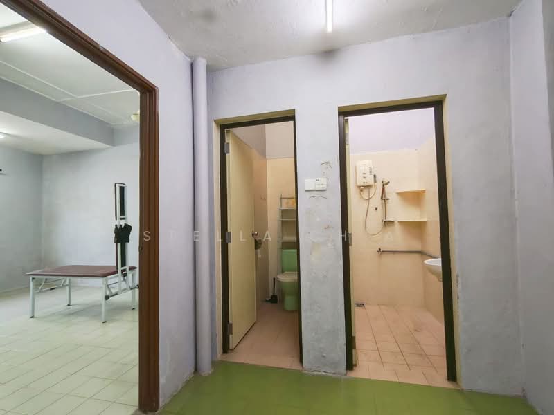 1-storey Terraced House for Rent in Johor Bahru (Johor) - Stella Chia - Bathroom - PropertyGuru.com.my