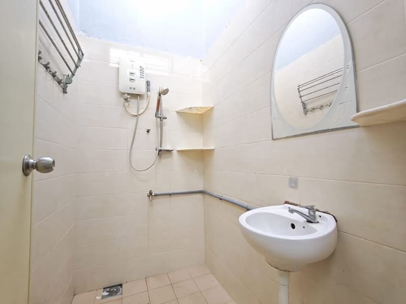 1-storey Terraced House for Rent in Johor Bahru (Johor) - Stella Chia - Bathroom - PropertyGuru.com.my