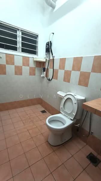 Pangsapuri untuk Disewa di Indah Cempaka - Olivia Ng - Bathroom - PropertyGuru.com.my