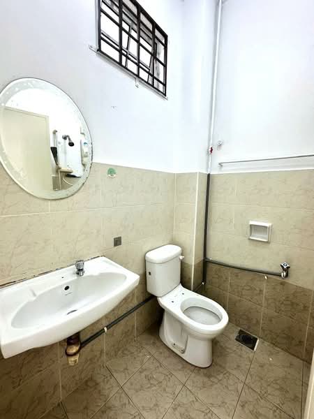 Rumah Teres 2 Tingkat untuk Dijual di Taman Setia Indah (Tebrau) - Karl Lim - Bathroom - PropertyGuru.com.my
