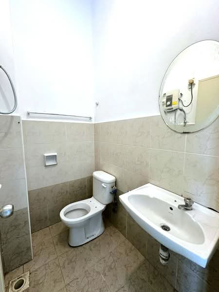 Rumah Teres 2 Tingkat untuk Dijual di Taman Setia Indah (Tebrau) - Karl Lim - Bathroom - PropertyGuru.com.my