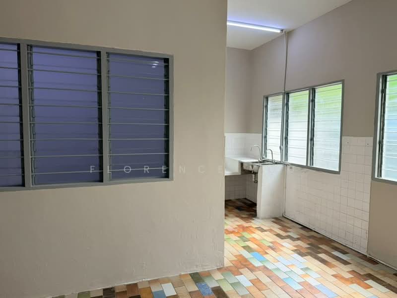 Rumah Teres 1 Tingkat untuk Dijual di Kampung Bersatu (Puchong) - Florence You - Kitchen - PropertyGuru.com.my