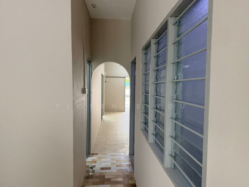 Rumah Teres 1 Tingkat untuk Dijual di Kampung Bersatu (Puchong) - Florence You - Corridor - PropertyGuru.com.my