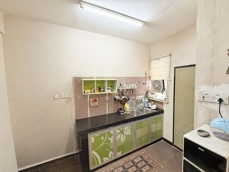 Rumah Teres 2 Tingkat untuk Dijual di Taman Sri Kluang (Kluang) - Sufi Norman - Kitchen - PropertyGuru.com.my