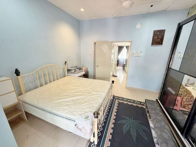 Rumah Teres 2 Tingkat untuk Dijual di Taman Sri Kluang (Kluang) - Sufi Norman - Bedroom - PropertyGuru.com.my
