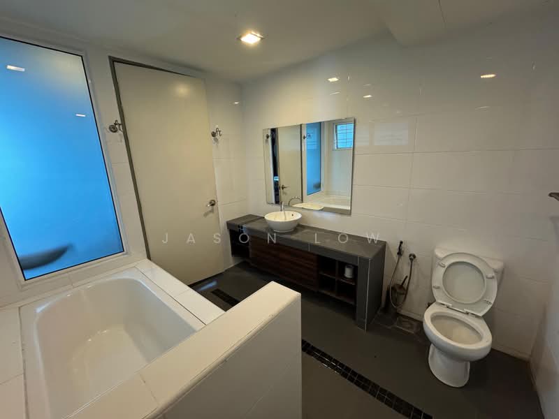Servis Apartment untuk Disewa di Ritze Perdana 2 - Jason Low - Bathroom - PropertyGuru.com.my
