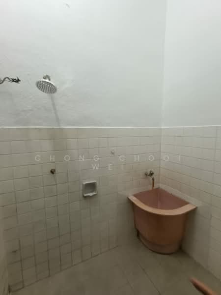 Rumah Teres 1 Tingkat untuk Disewa di Sungai Dua (Penang) - Chong Chooi Wei - Bathroom - PropertyGuru.com.my