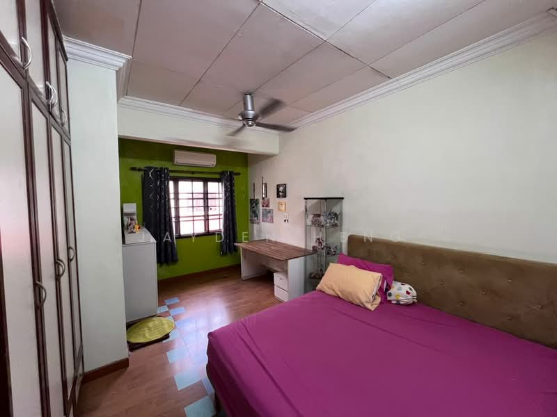 2-storey Terraced House for Sale in Taman Desaria (Petaling Jaya) - Jayden Heng - Bedroom - PropertyGuru.com.my