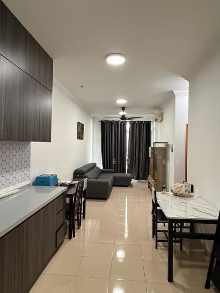 Pangsapuri untuk Disewa di Sri Samudera Apartment (Seaview Residence Suites) - Jennifer Tee - Living Room - PropertyGuru.com.my