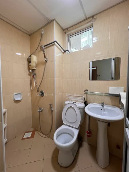 Pangsapuri untuk Disewa di Sri Samudera Apartment (Seaview Residence Suites) - Jennifer Tee - Bathroom - PropertyGuru.com.my