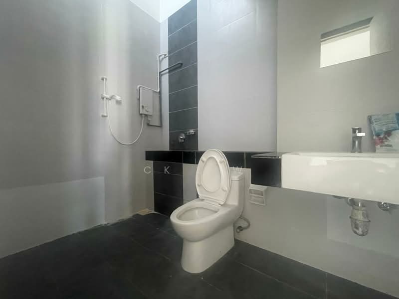 Rumah Teres 2-Tingkat untuk Disewa di Eco Majestic (Semenyih) - CK Law - Bathroom - PropertyGuru.com.my