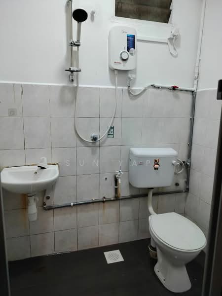 Pangsapuri untuk Disewa di Villa Krystal @ Bandar Selesa Jaya - Sun Yap - Bathroom - PropertyGuru.com.my