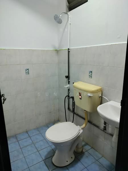 Pangsapuri untuk Disewa di Villa Krystal @ Bandar Selesa Jaya - Sun Yap - Bathroom - PropertyGuru.com.my