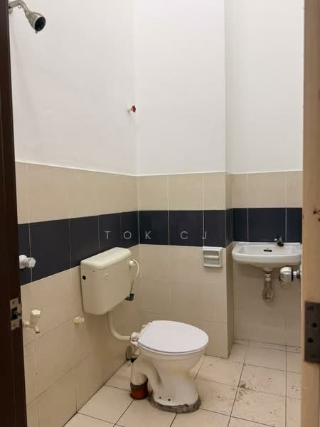 Rumah Teres 1 Tingkat untuk Disewa di Bandar Putra (Kulai) - Tok CJ - Bathroom - PropertyGuru.com.my