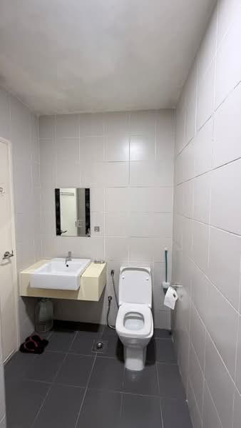 Servis Apartment untuk Disewa di Meridin Suites @ The Meridin - Kennedy Looi - Bathroom - PropertyGuru.com.my
