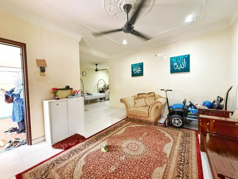 2-storey Terraced House for Sale in Seksyen 7 (Shah Alam) - Nafis Hashim - Living Room - PropertyGuru.com.my
