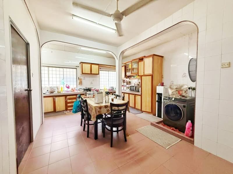 2-storey Terraced House for Sale in Seksyen 7 (Shah Alam) - Nafis Hashim - Kitchen - PropertyGuru.com.my