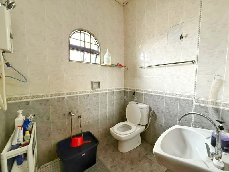 2-storey Terraced House for Sale in Seksyen 7 (Shah Alam) - Nafis Hashim - Bathroom - PropertyGuru.com.my