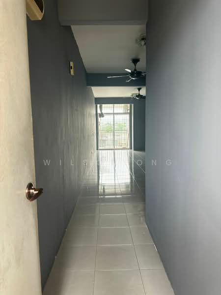 Pangsapuri untuk Dijual di Ria Apartment - Wilson Ong - Corridor - PropertyGuru.com.my