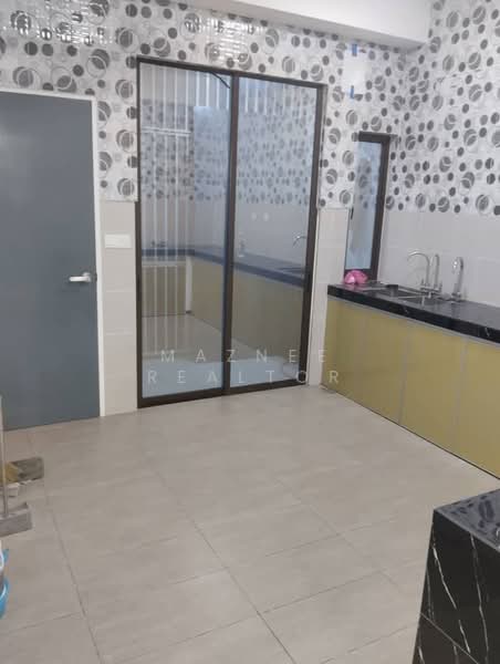 Kondominium untuk Disewa di Ayden Townhouse Warisan Puteri - Maznee Realtor - Kitchen - PropertyGuru.com.my