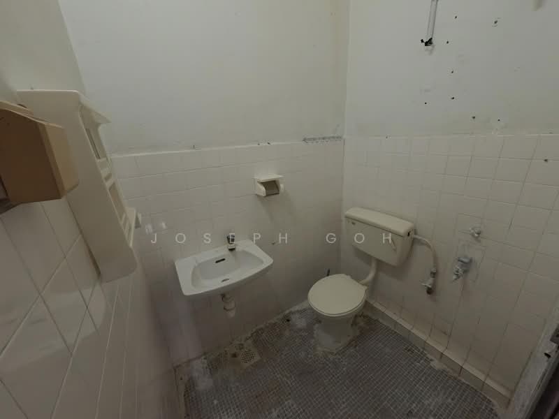 1-storey Terraced House for Sale in Taman Universiti (Skudai) - Joseph Goh - Bathroom - PropertyGuru.com.my